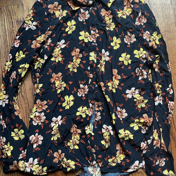NWT Topshop floral blouse - Picture 2 of 2